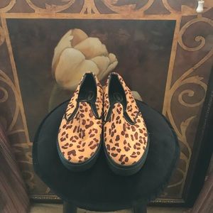 🔥🔥Brand New Giraffe print loafers🔥🔥